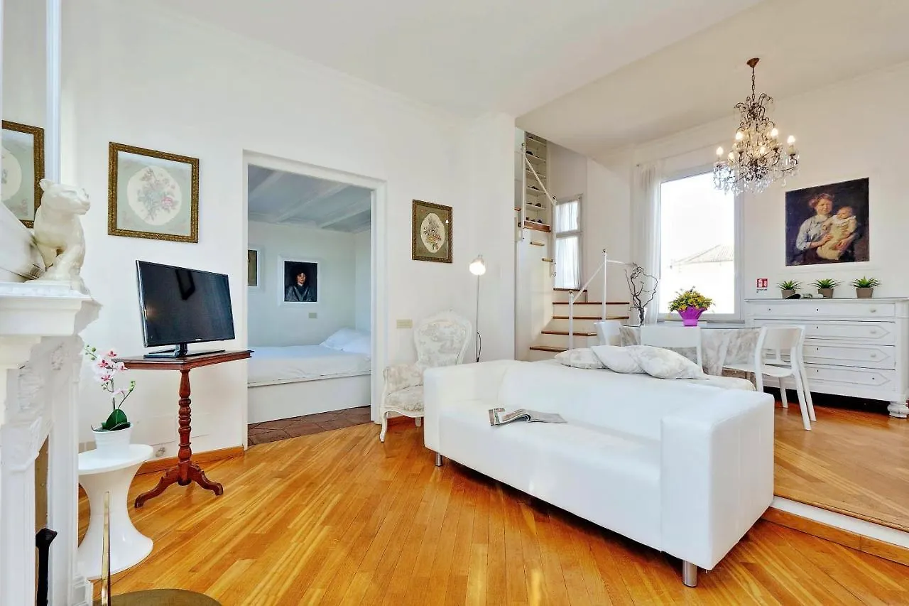Romeasyoulike - Arancio Apartments N° 10 0*, Rome Italy